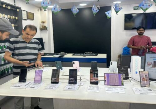 स्मार्टफोनको मूल्य बढेसँगै किस्ताबन्दीतर्फ मोडिँदै ग्राहकहरु